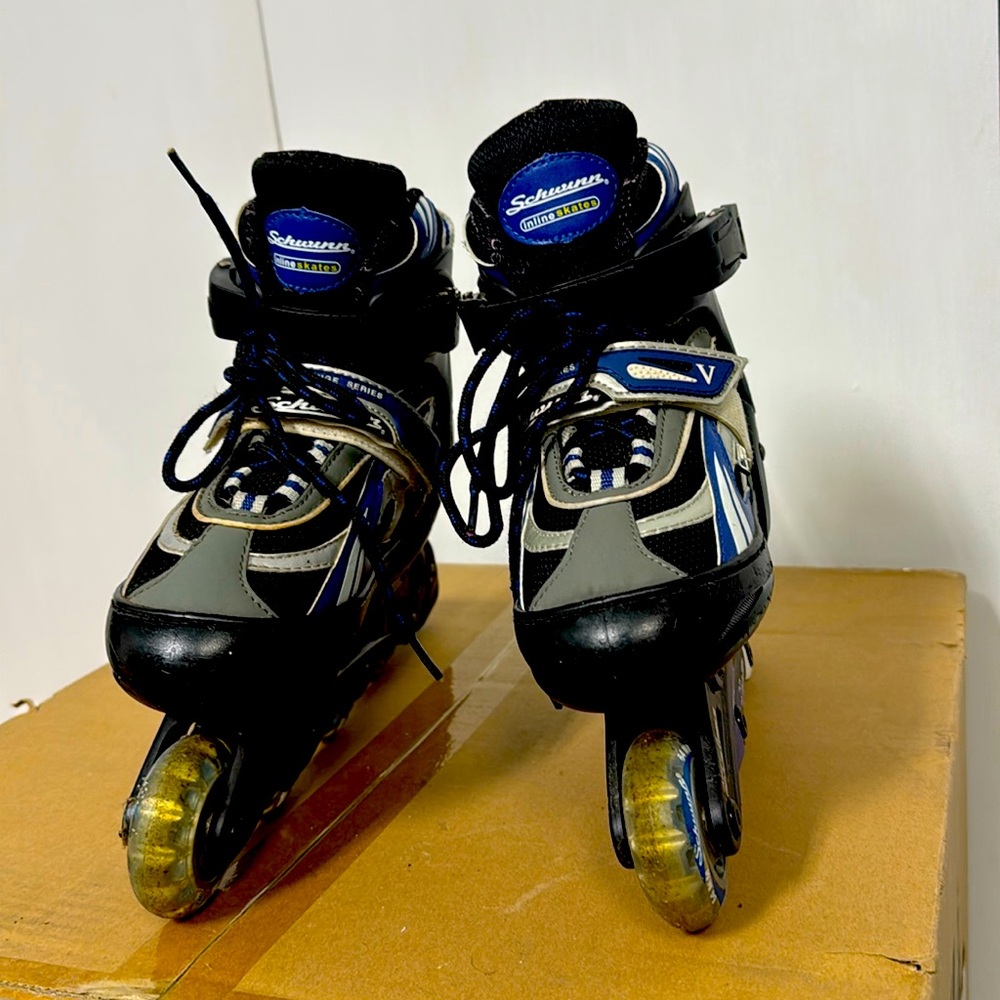 Schwinn Inline Skates Challenge Series adjustable size  kids 1-4